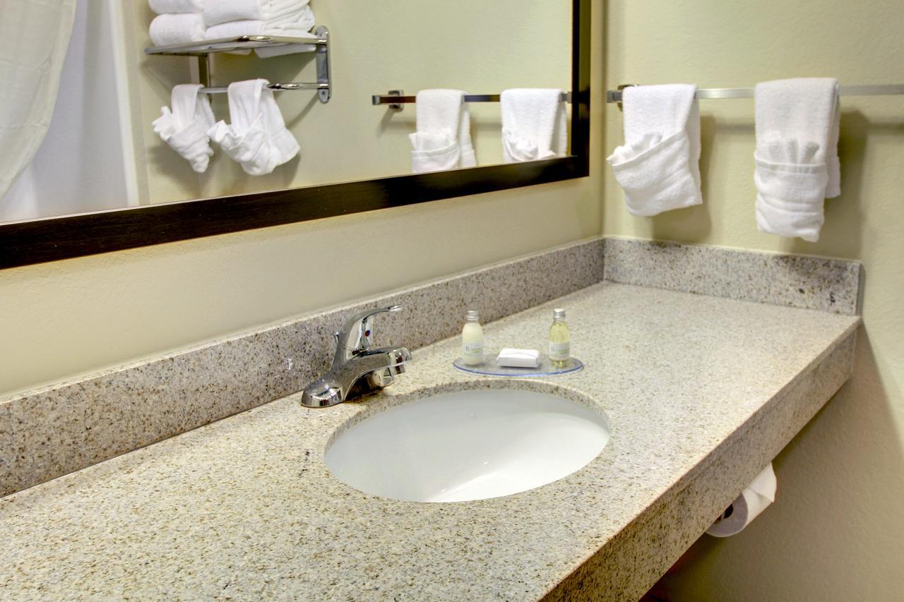 Cobblestone Inn And Suites - Eaton Εξωτερικό φωτογραφία